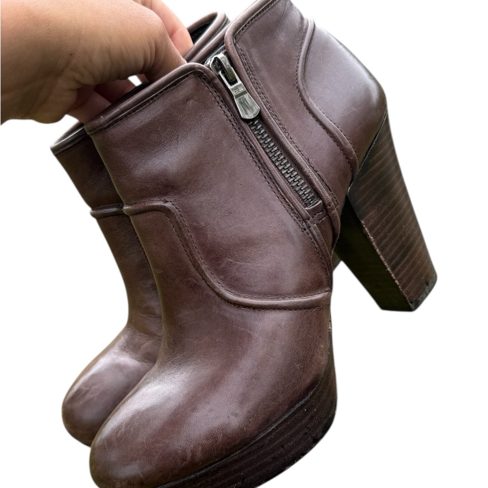 Gianni Bini Dark Brown Ankle Booties size 7.5 zip up